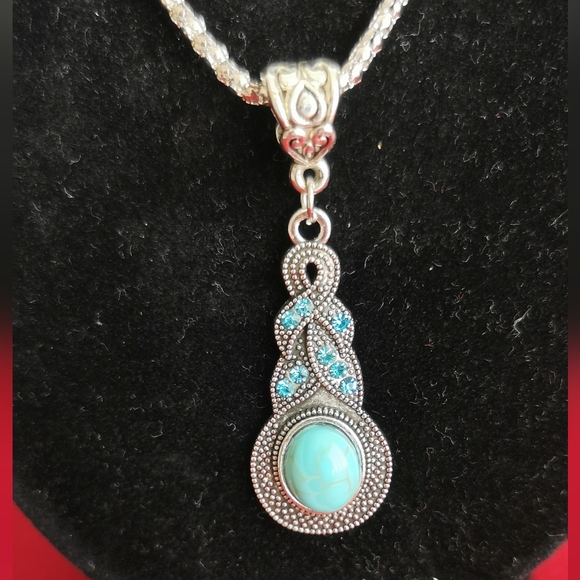 #9~NWOT. Necklace and earring set. - Picture 4 of 4